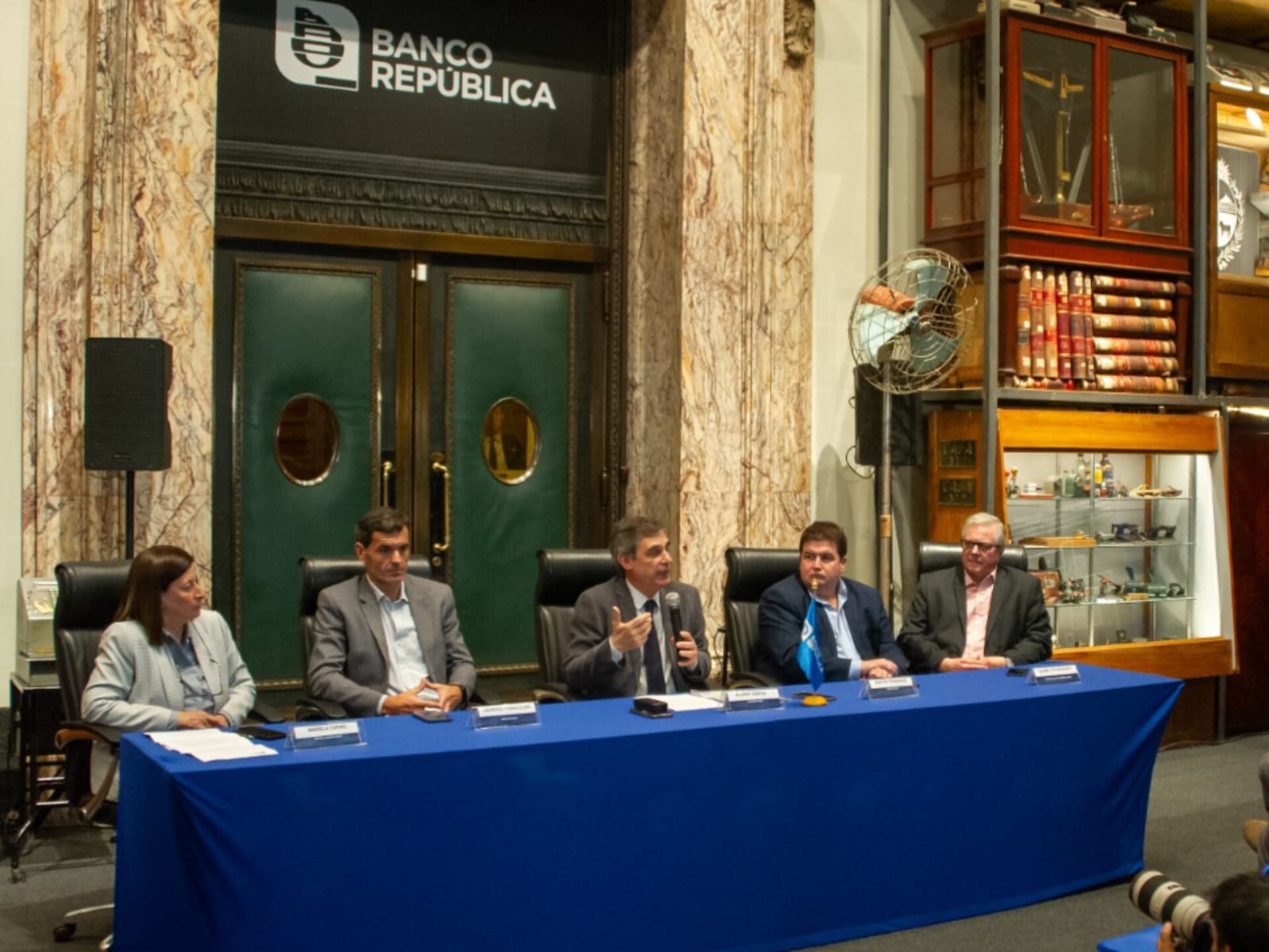 Transacción gratuita para comerciantes con BROU a Mano Comercios