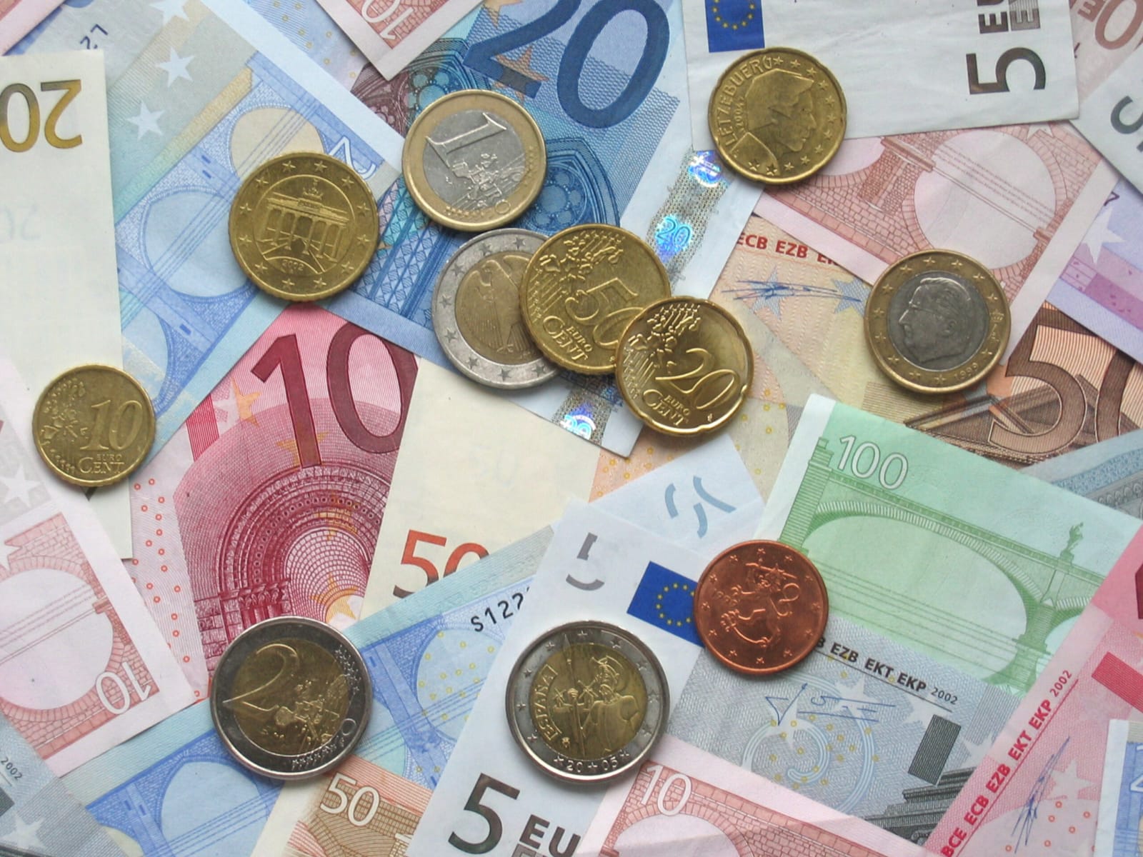 CAF aprobó 980 millones de dólares para el desarrollo integral del país