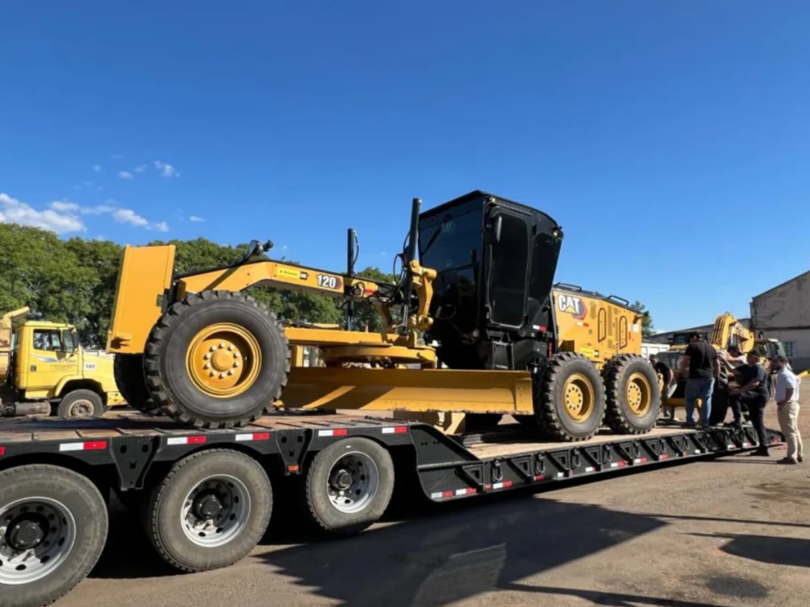 Llegó la primera maquinaria adquirida para fortalecer obras viales