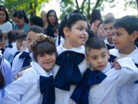 Más de 600.000 estudiantes de Primaria, Secundaria y UTU iniciaron el año lectivo en centros públicos de todo el país
